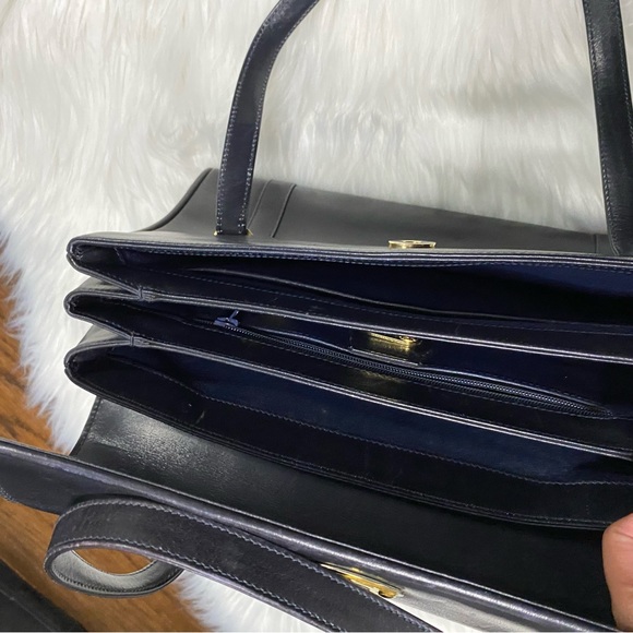 Vintage JackieO style Gucci bag - Picture 7 of 14